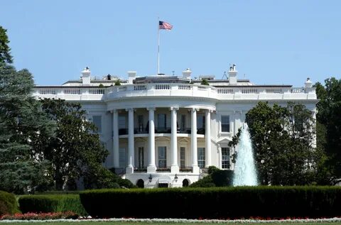 Белый дом опроверг слухи об отмене санкций США против российского нефтяного сектора