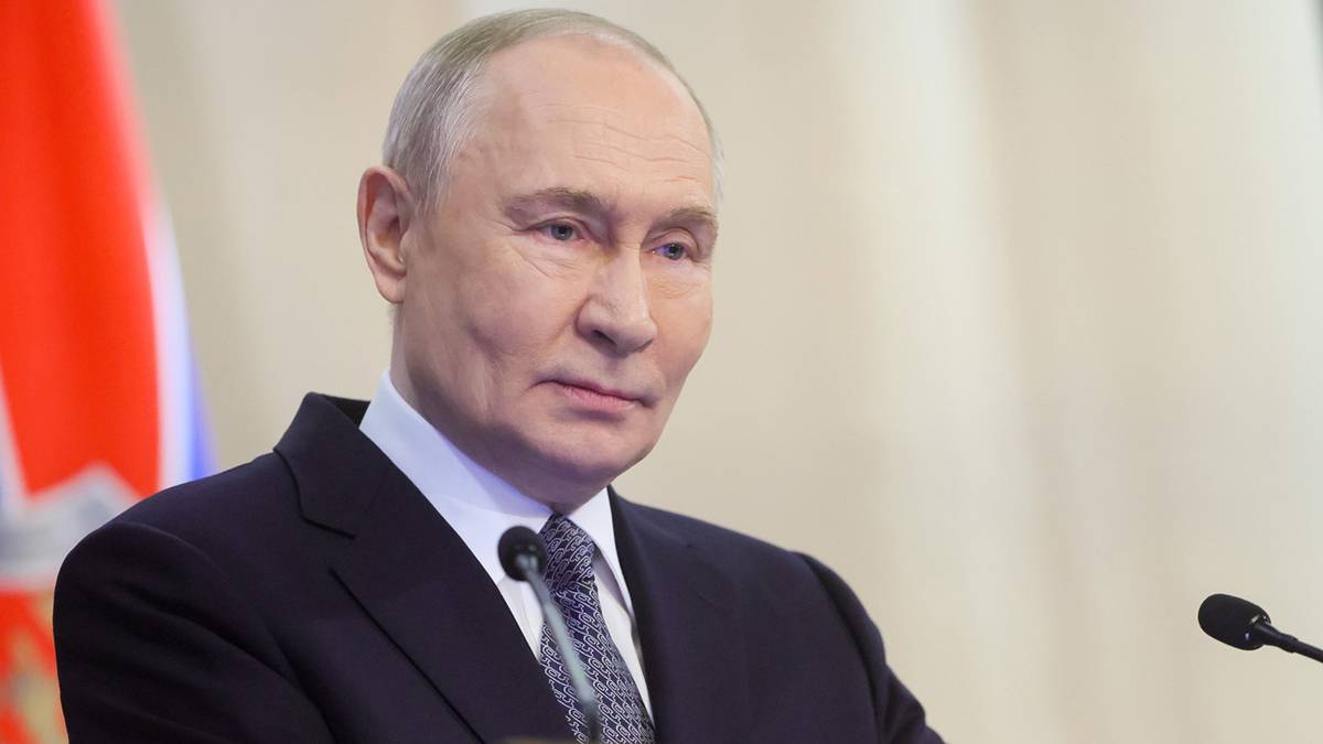 Путин возложил венок к Могиле Неизвестного Солдата в День памяти и скорби