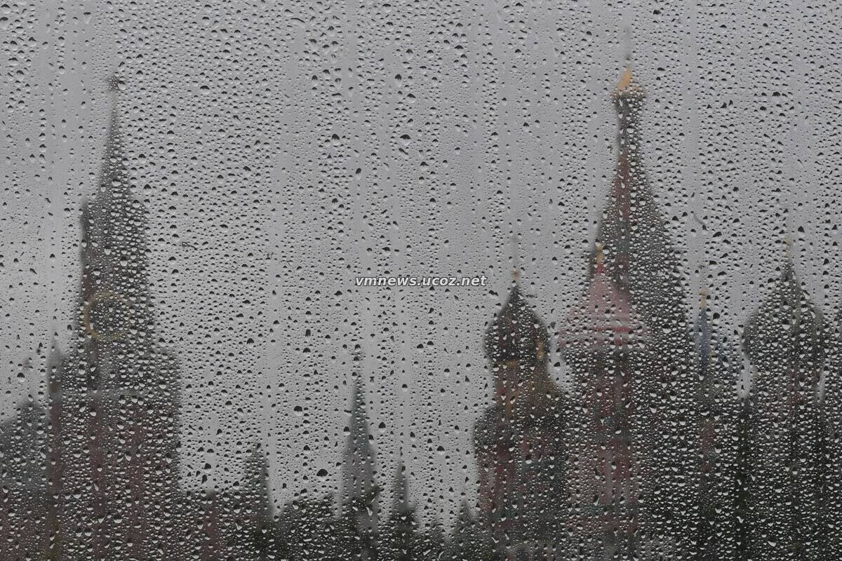 «Желтый» уровень опасности из-за грозы и ветра с порывами до 15 м/с объявлен в Москве на вторник