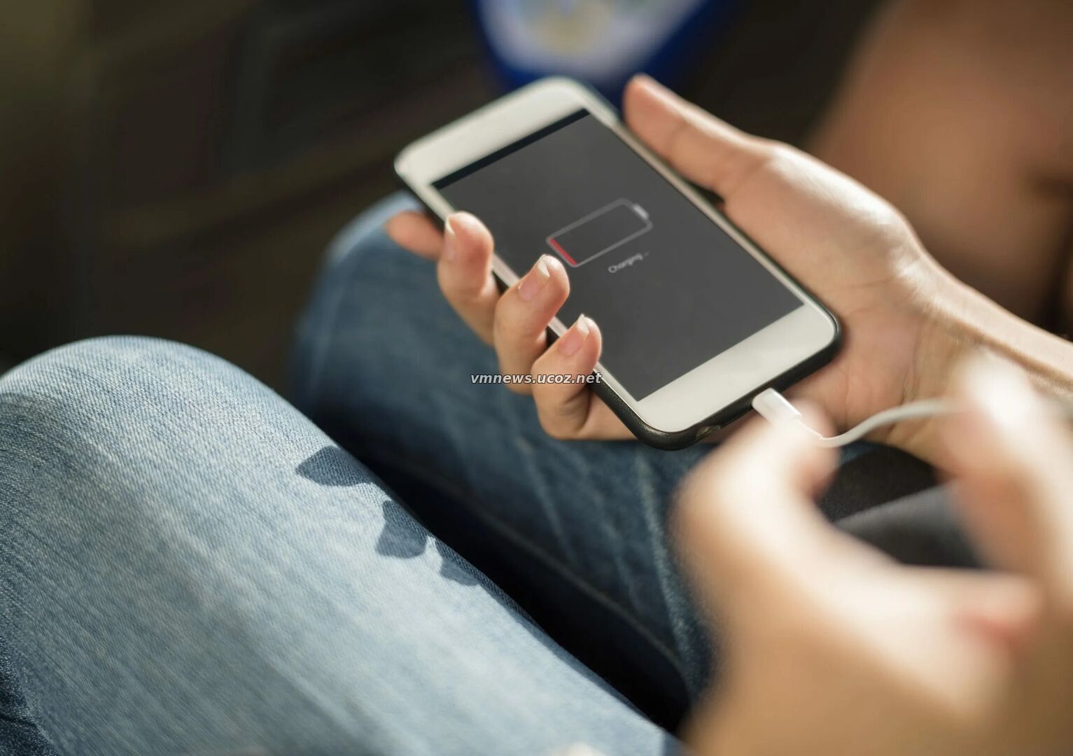 Роскачество: регулярная зарядка смартфона мощным блоком питания опасна