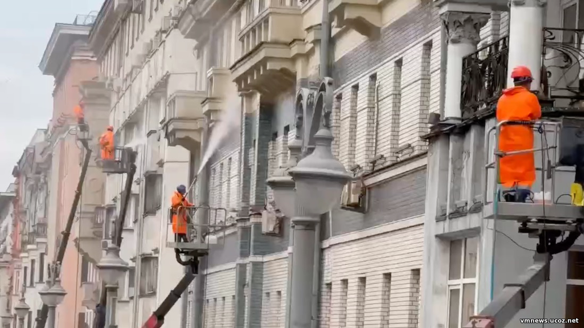 В Москве началась весенняя промывка фасадов зданий