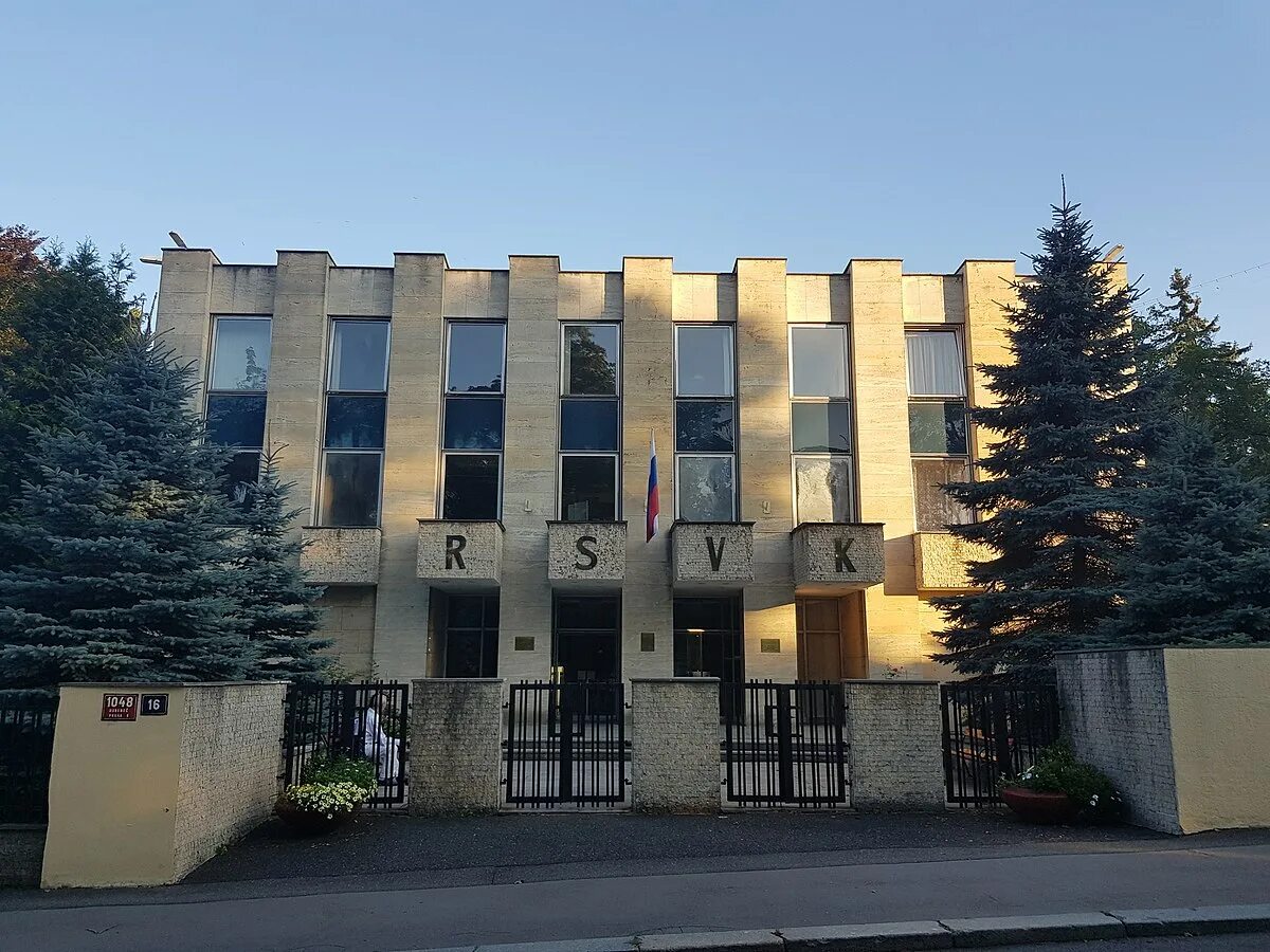 Нападение на Русский дом в Праге: коктейли Молотова и последствия